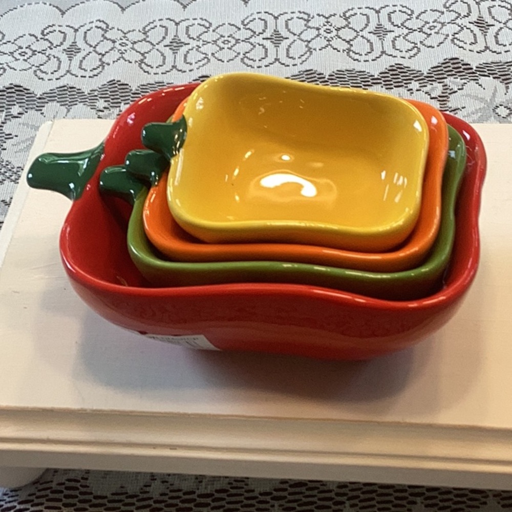 Peppers Measuring Cups